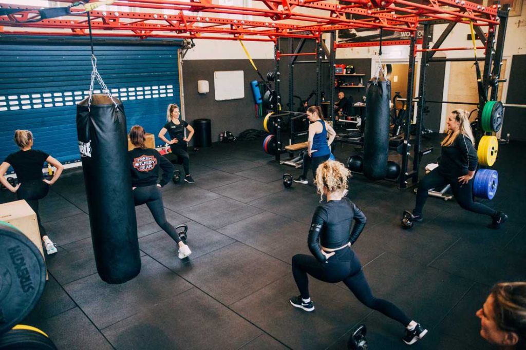 Vrouwen volgen een small group training